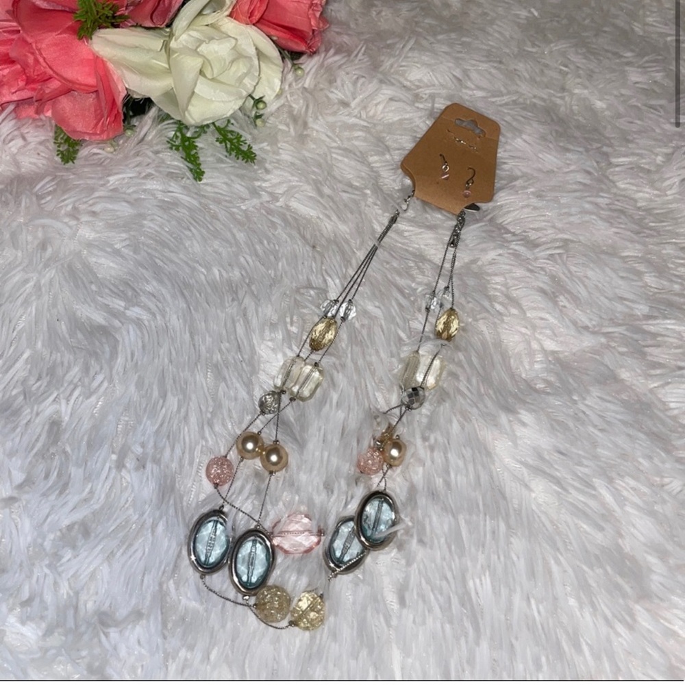 🌻Beautiful beaded necklace and earrings set